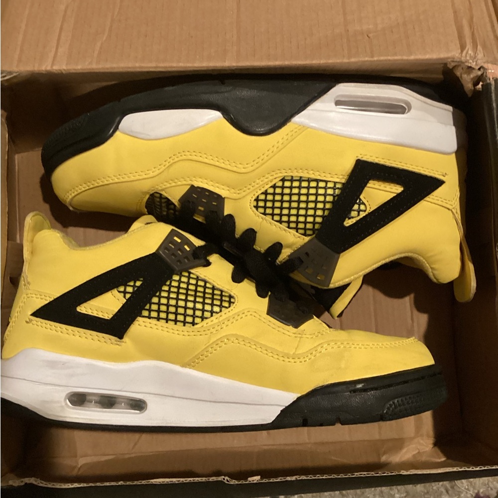 Jordan 4 yellow lightning
